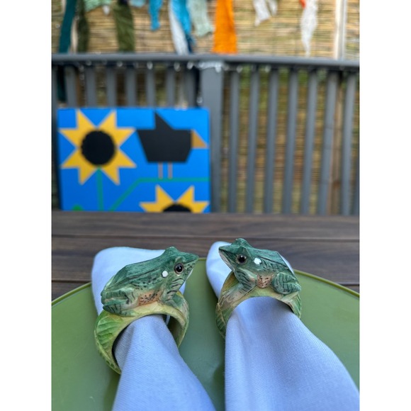 Frog Napkin Rings, Green Carved Wood Look, Set of 2, Table Decor, vintage - Picture 6 of 6